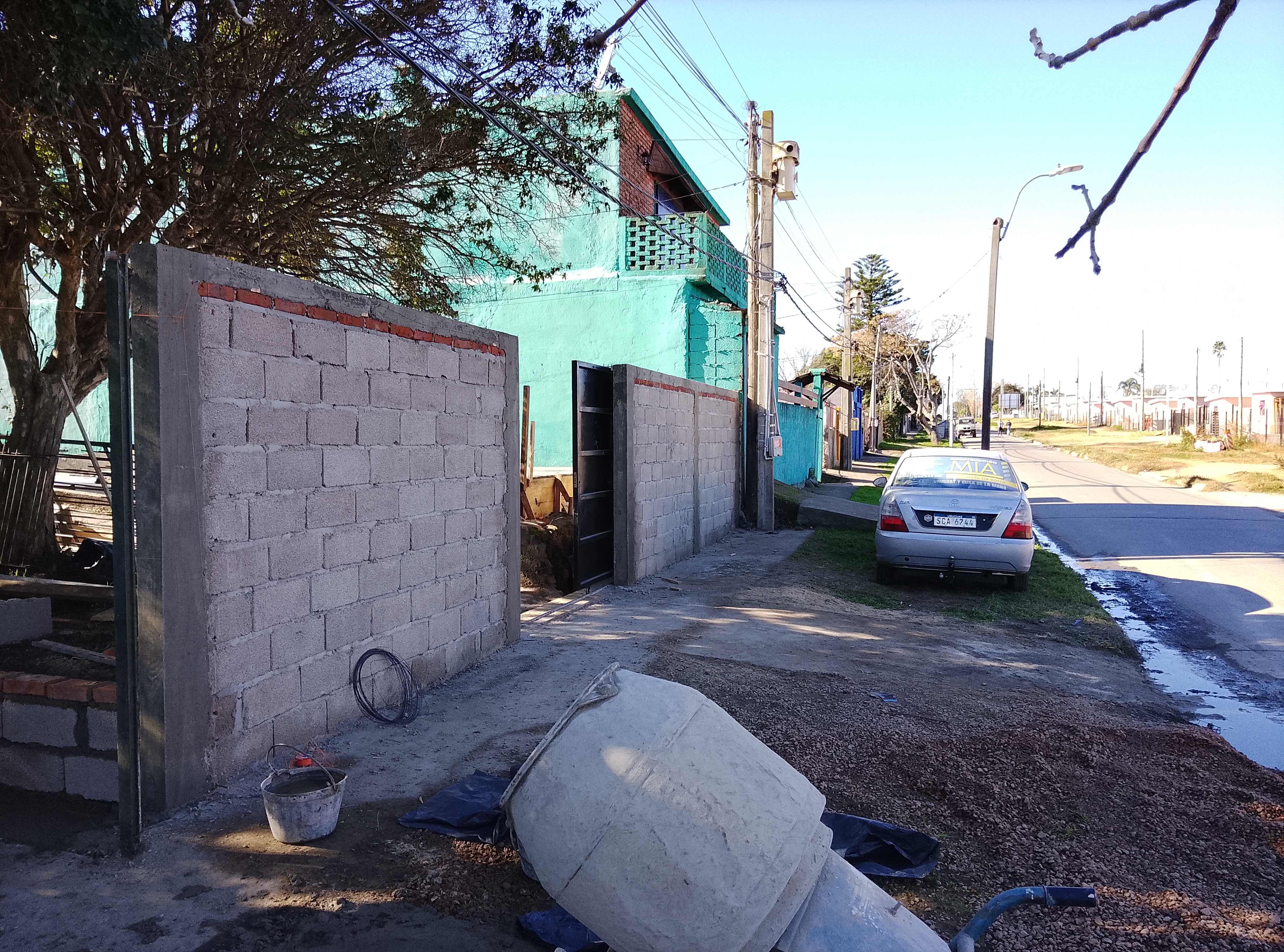 Demolición de muro perimetral - Foto 1