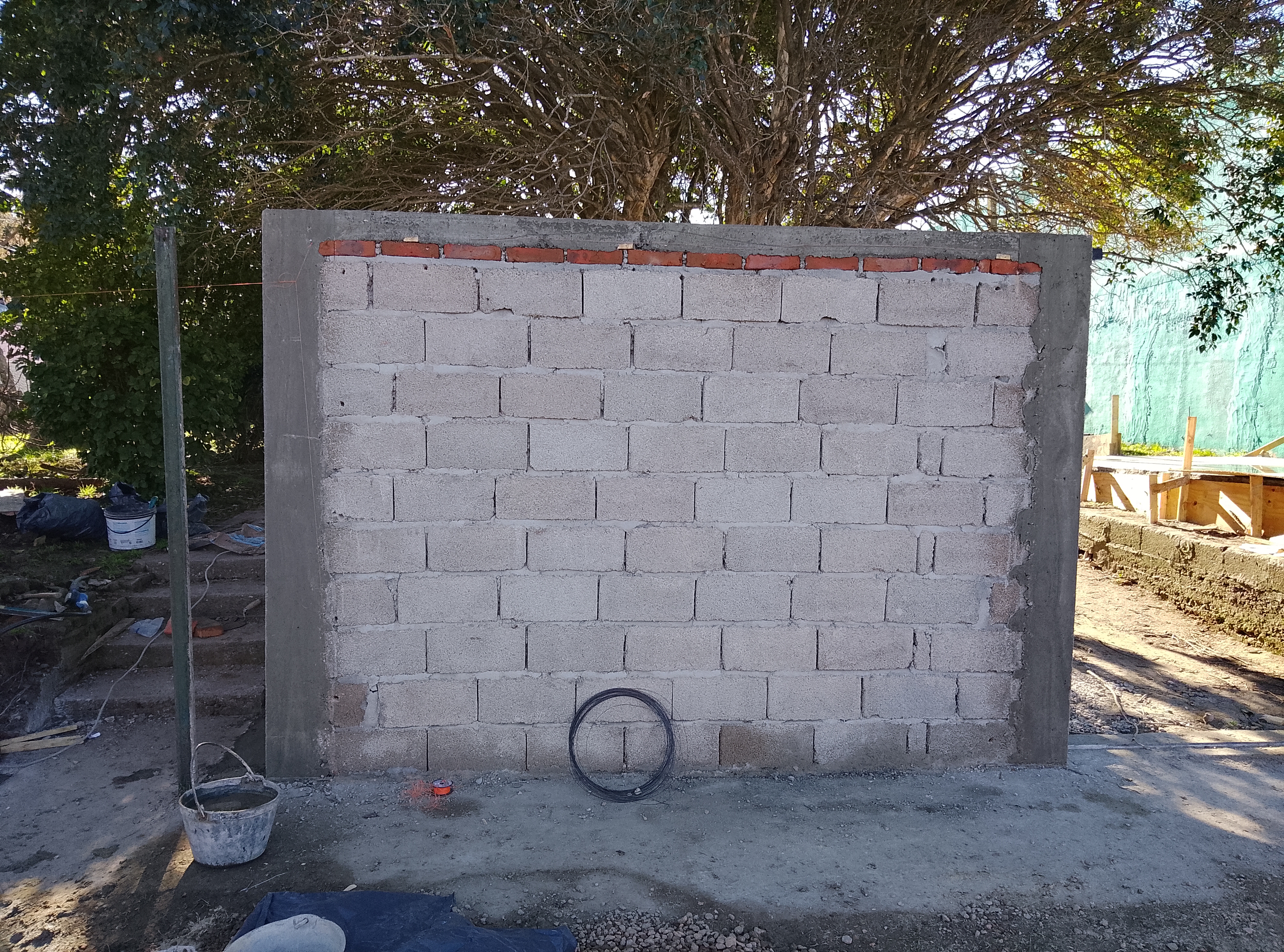 Demolición de muro perimetral - Foto 2
