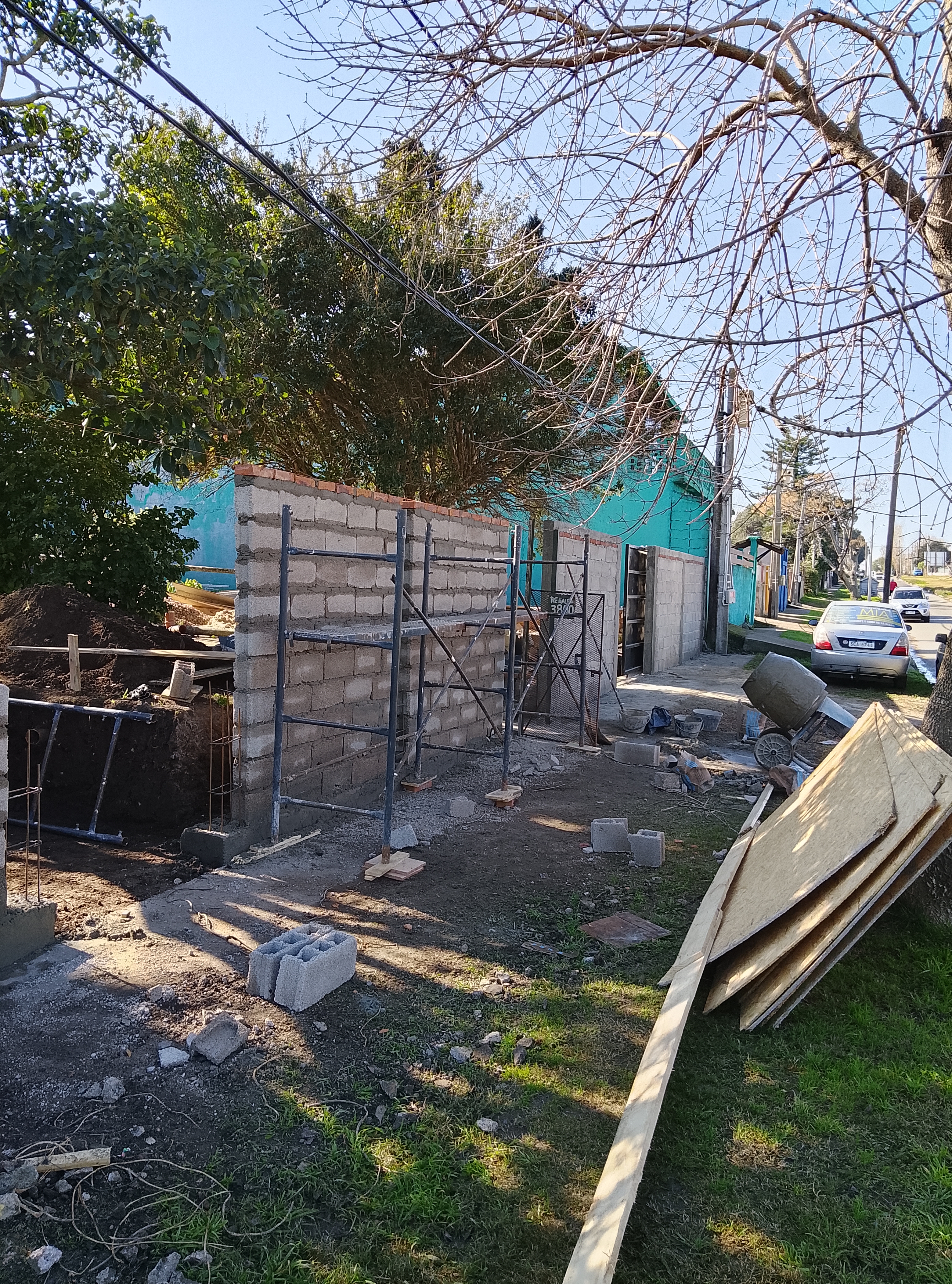 Demolición de muro perimetral - Foto 11