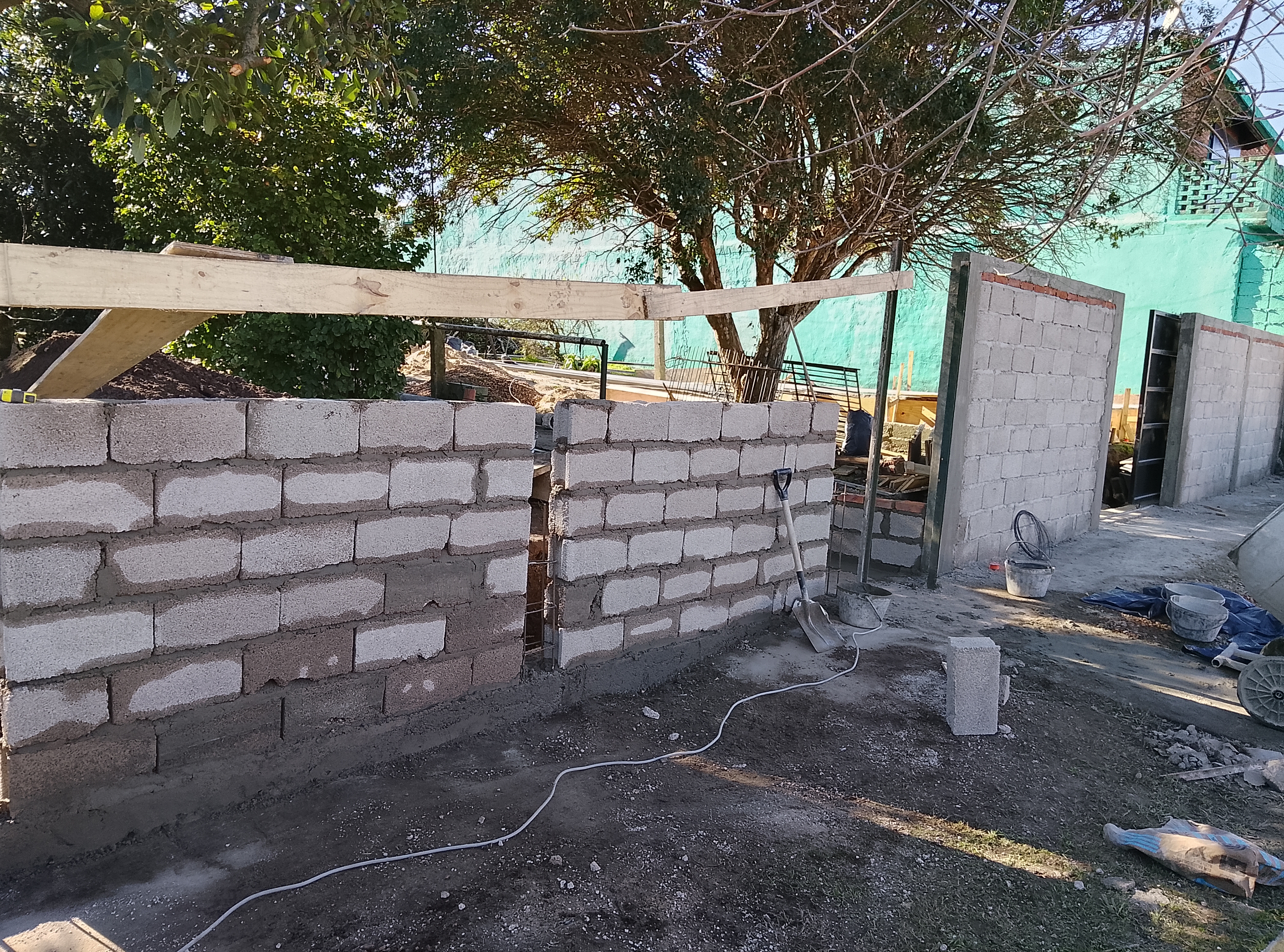 Demolición de muro perimetral - Foto 15