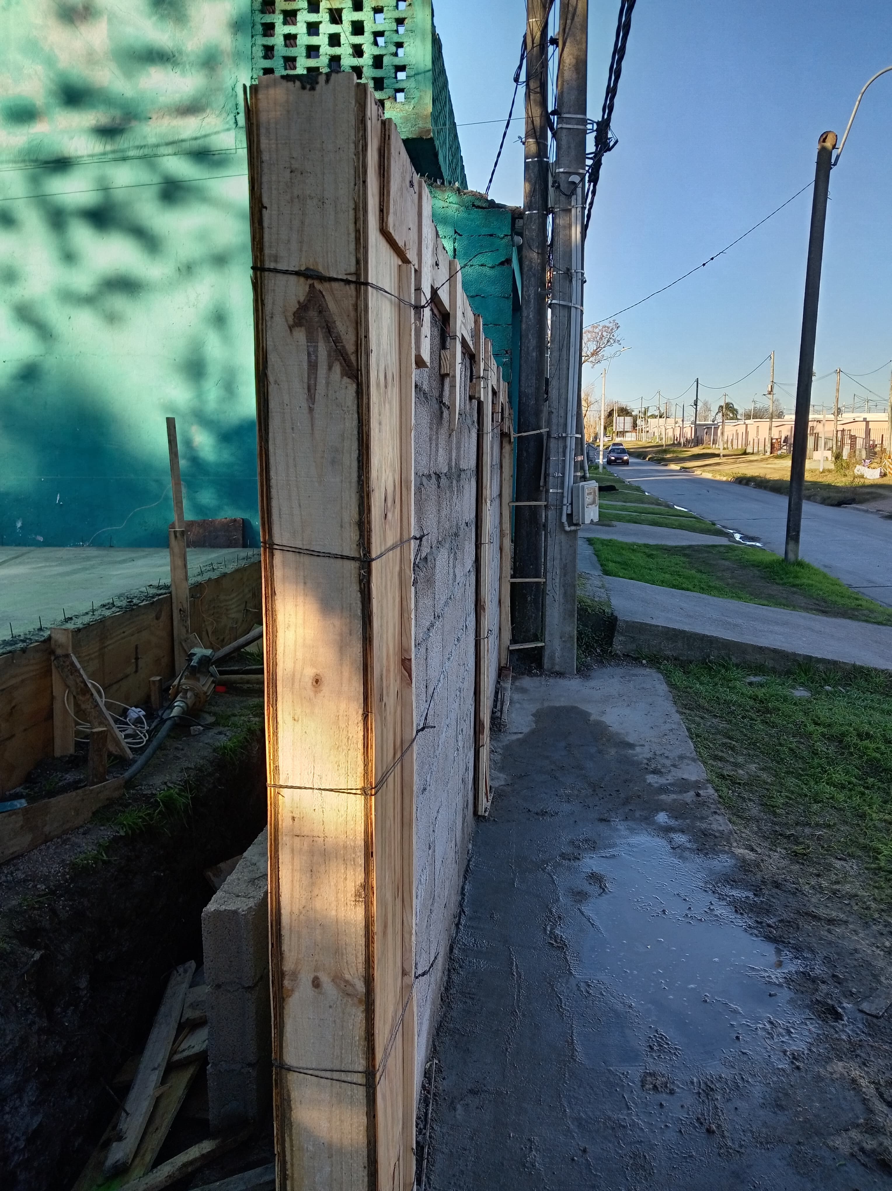 Demolición de muro perimetral - Foto 17