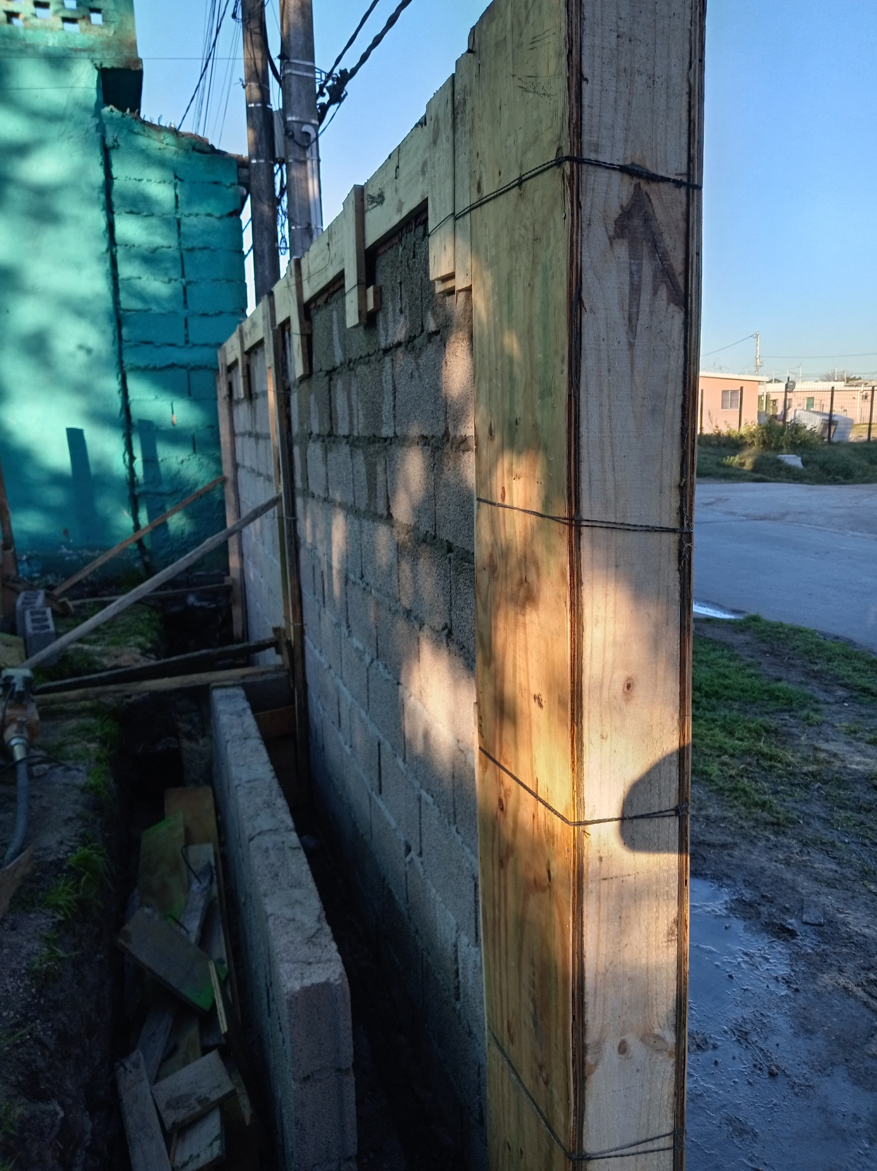 Demolición de muro perimetral - Foto 18