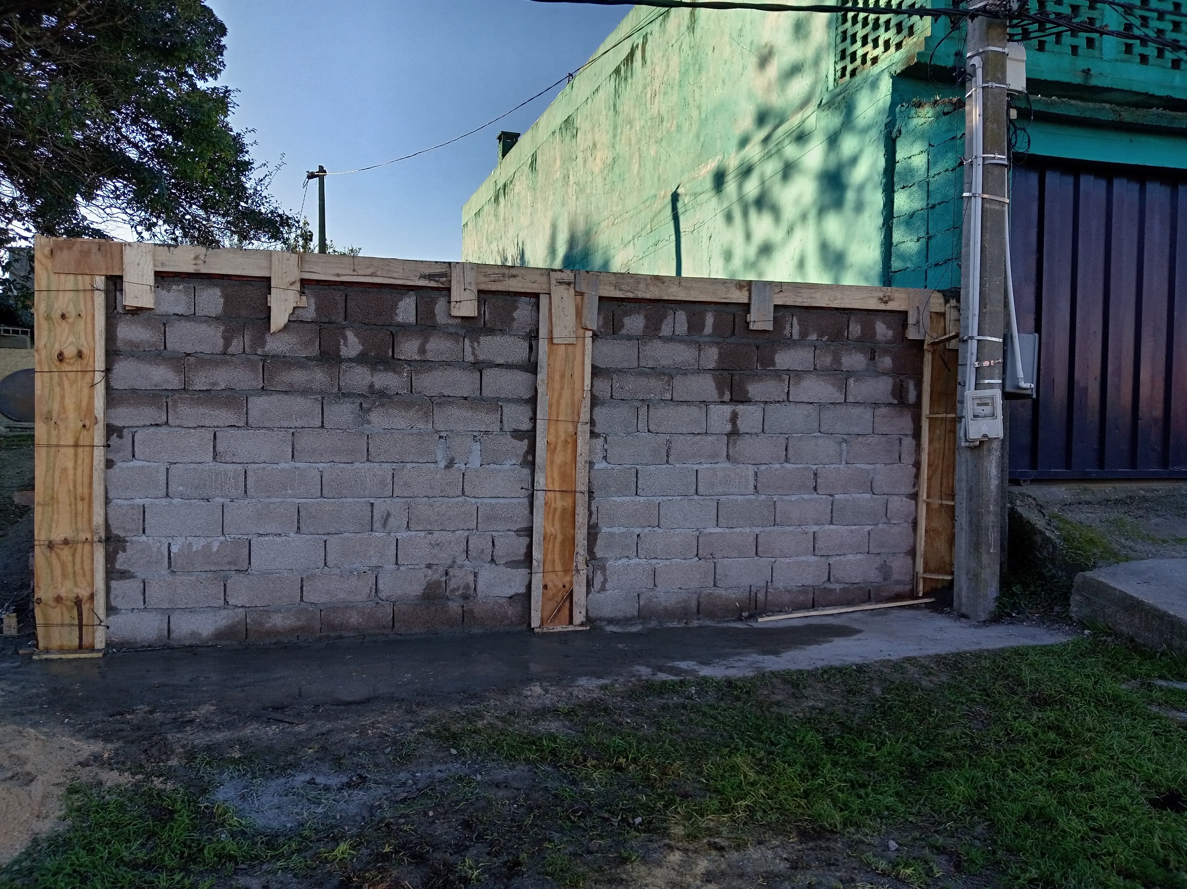 Demolición de muro perimetral - Foto 19
