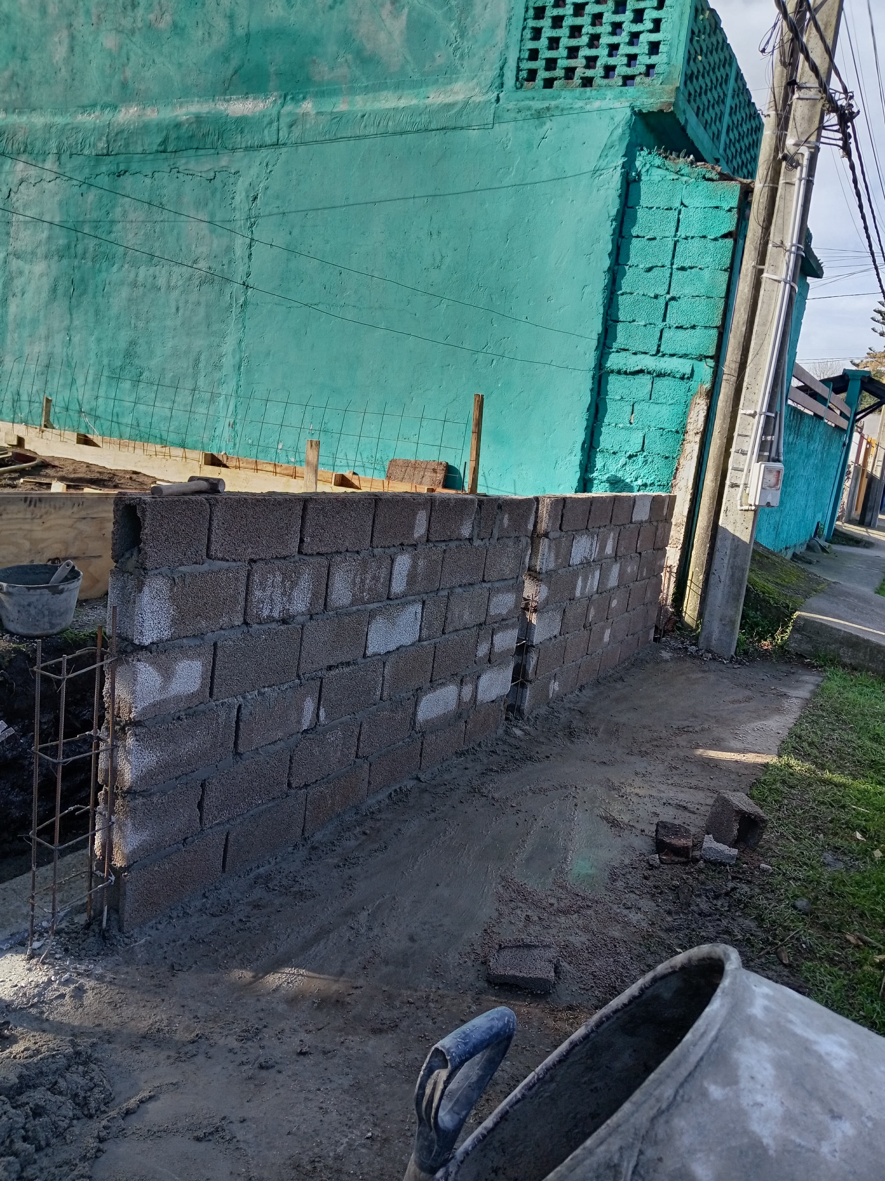 Demolición de muro perimetral - Foto 22