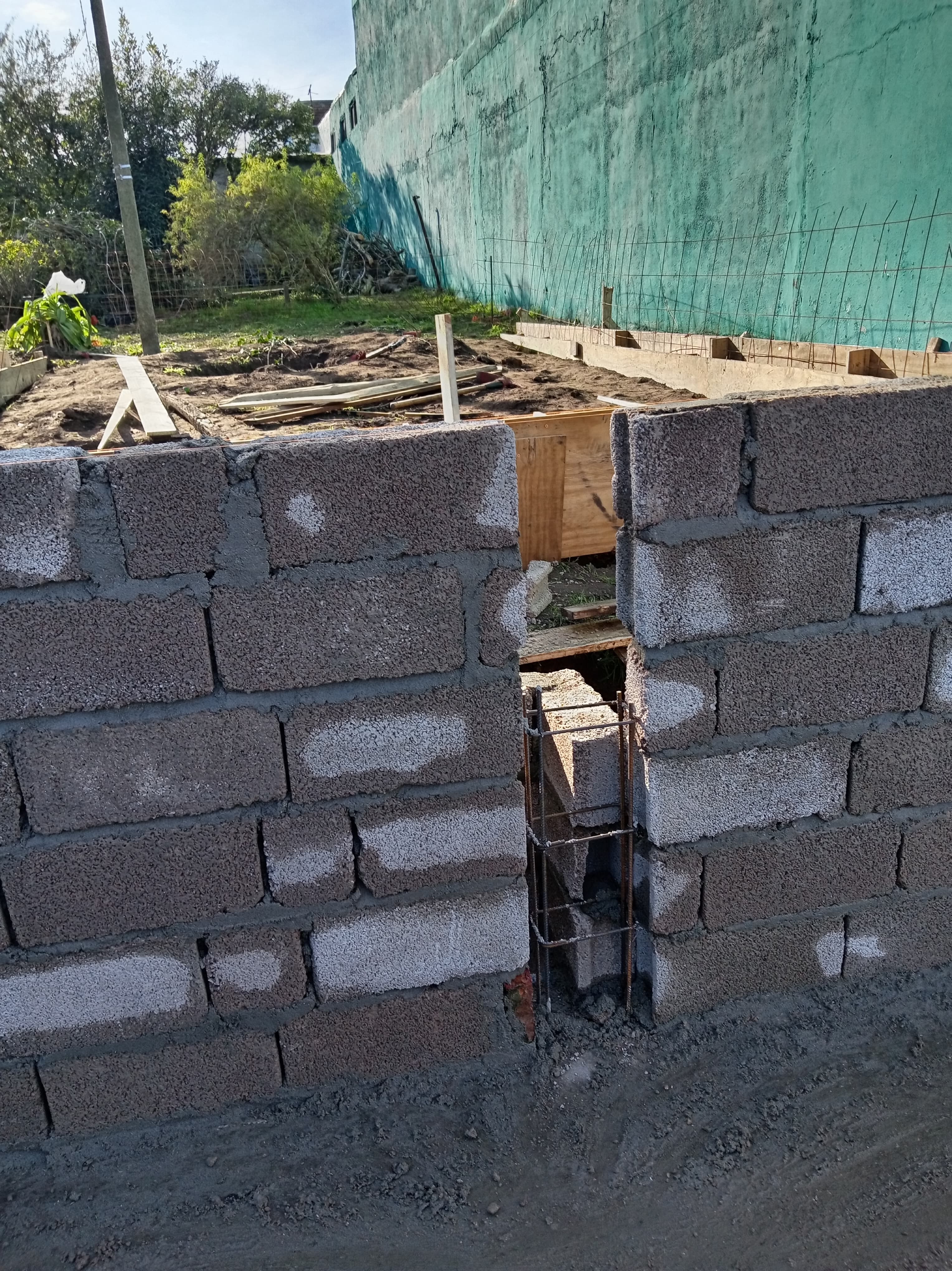 Demolición de muro perimetral - Foto 23